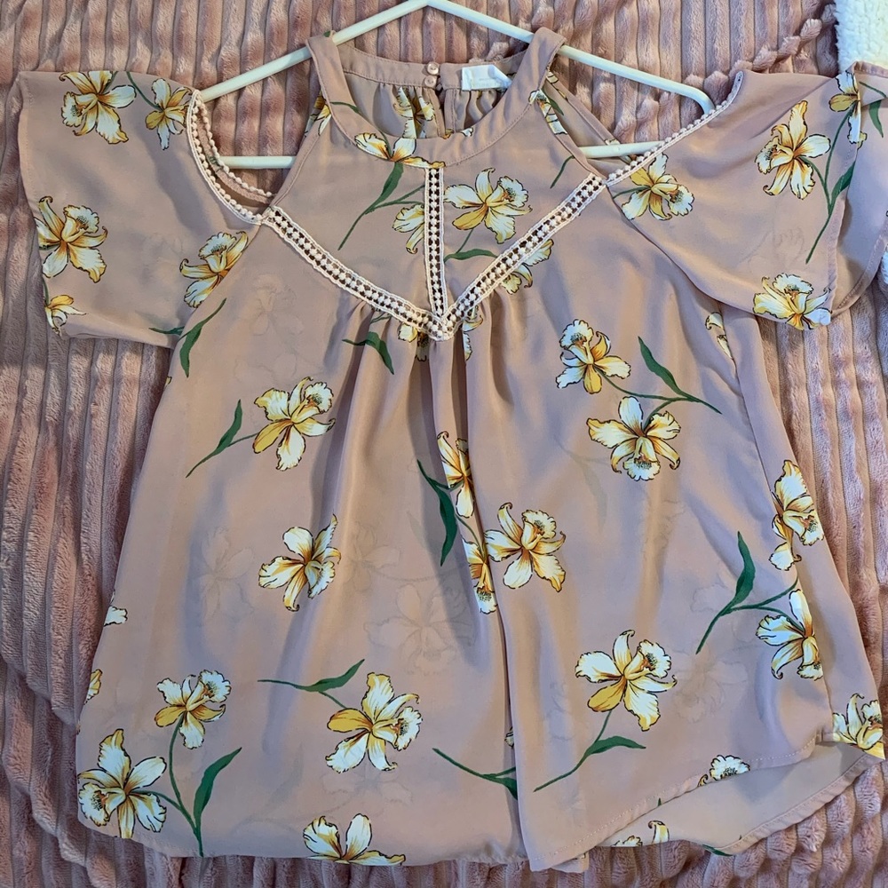 light pink floral open shoulder top (flowy) xs